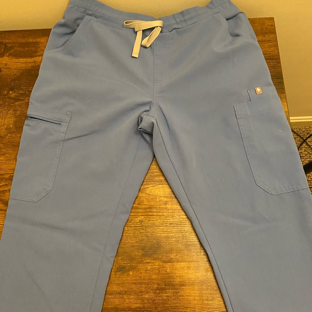 Figs size small pants